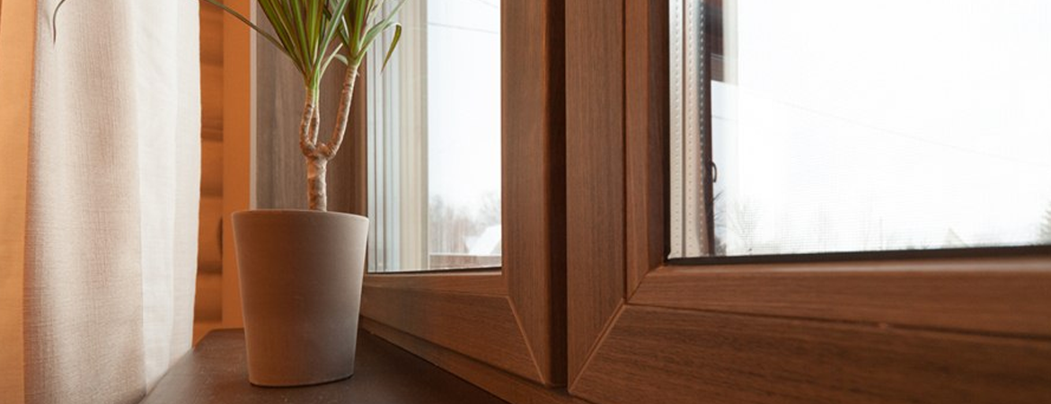 Коричневые окна в интерьере