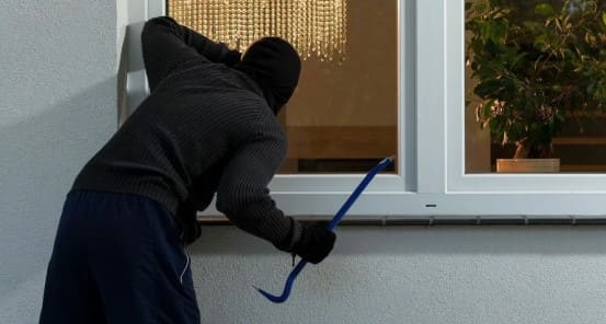 Защита пластиковых окон первого этажа