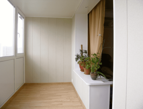 Отделка балконов панелями ПВХ в Минске